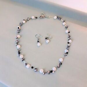 4/$20 Y2K faux pearl and crystal beads set- adjustable to 9 inch